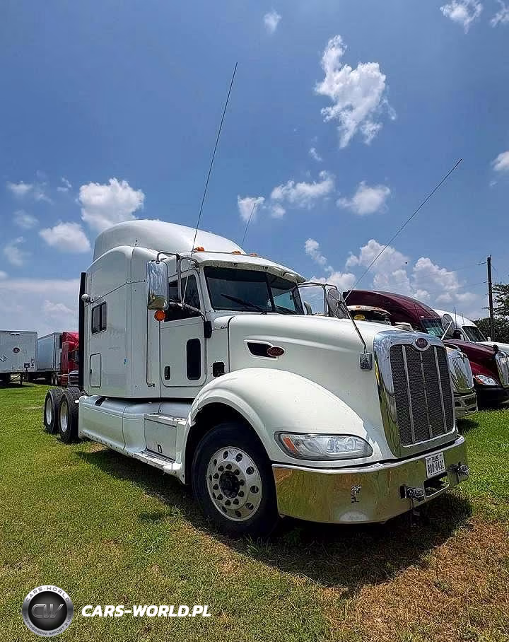 2013 Peterbilt 386 Semi Truck