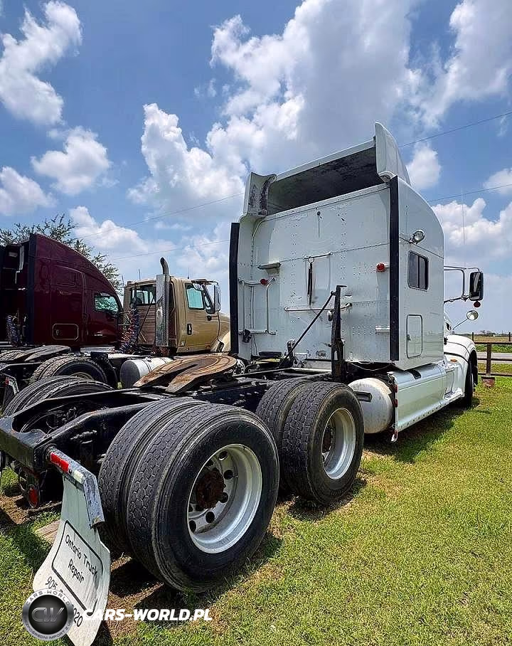 2013 Peterbilt 386 Semi Truck VIN:1XPHD48X5DD187538 - 4