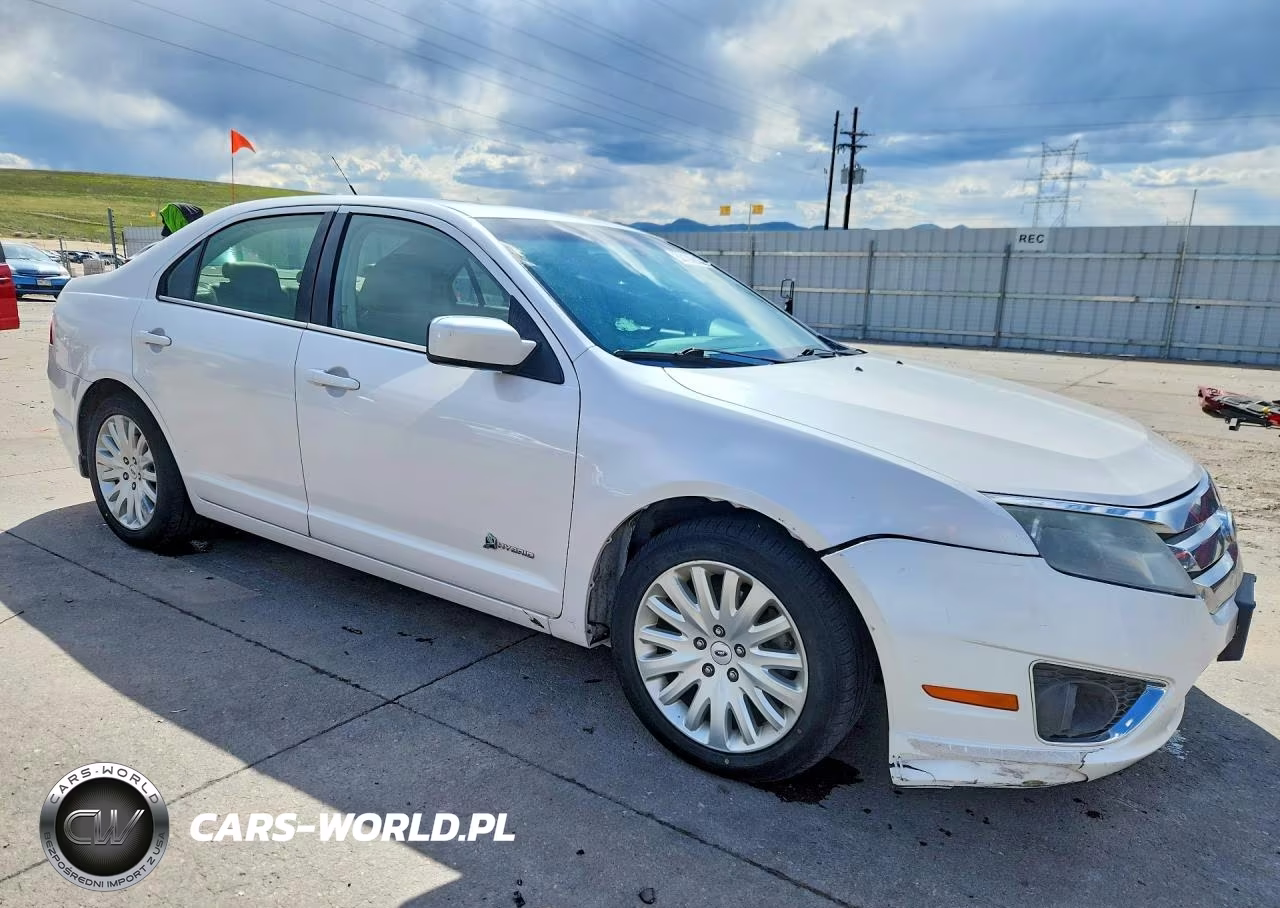 2010 Ford Fusion Hybrid VIN:3FADP0L39AR335610 - 4