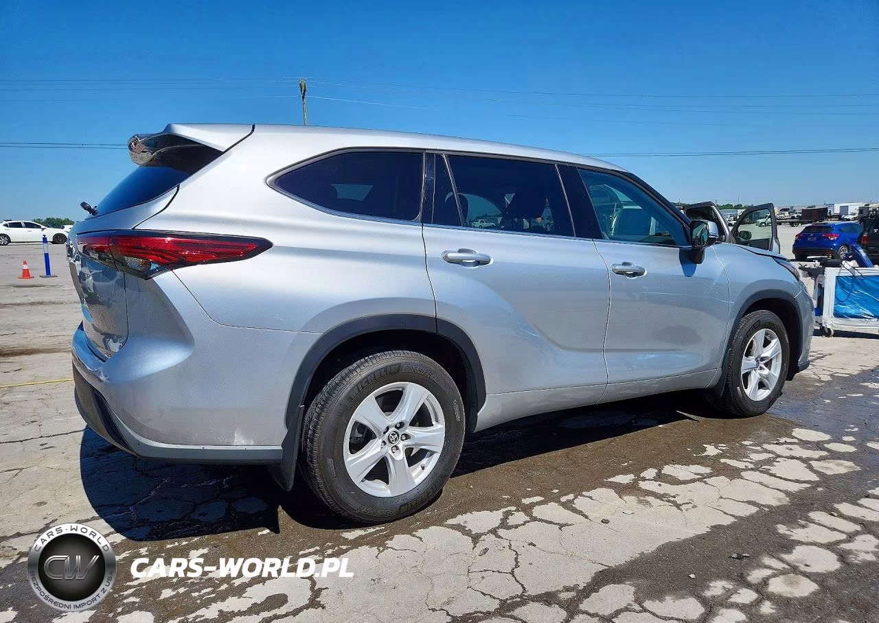 2022 Toyota Highlander Le VIN:5TDZZRAH2NS113801 - 3