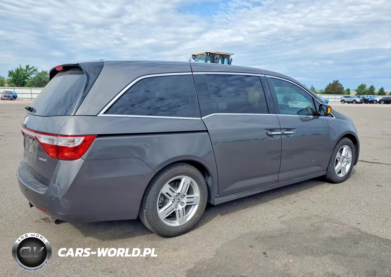 2013 Honda Odyssey Touring VIN:5FNRL5H91DB011546 - 3