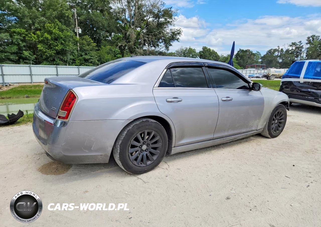 2013 Chrysler 300 VIN:2C3CCAAG7DH630528 - 3