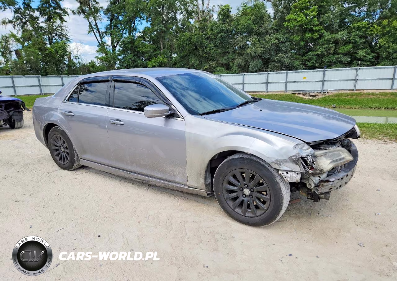 2013 Chrysler 300 VIN:2C3CCAAG7DH630528 - 4