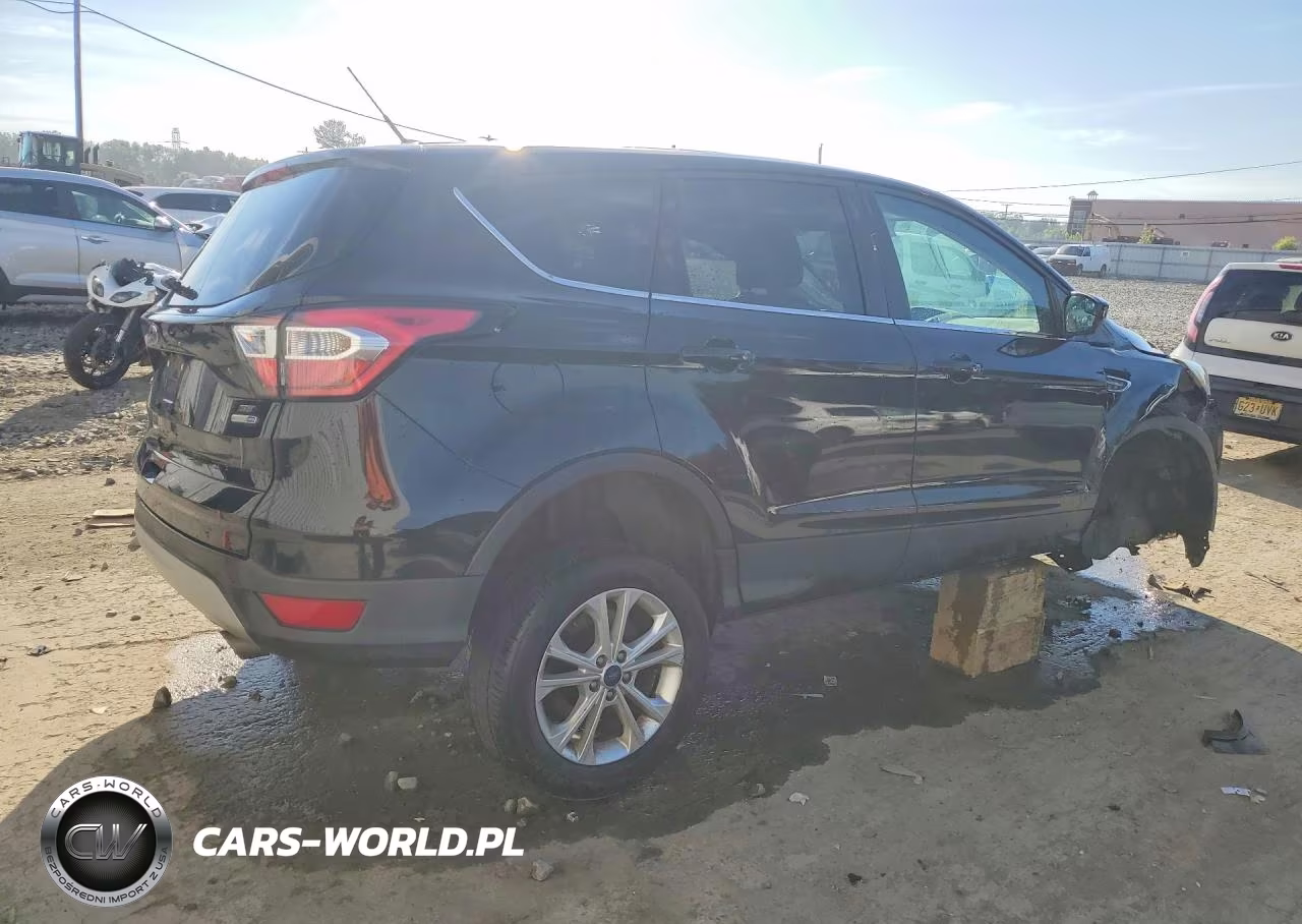 2017 Ford Escape Se VIN:1FMCU9GD9HUB82327 - 3