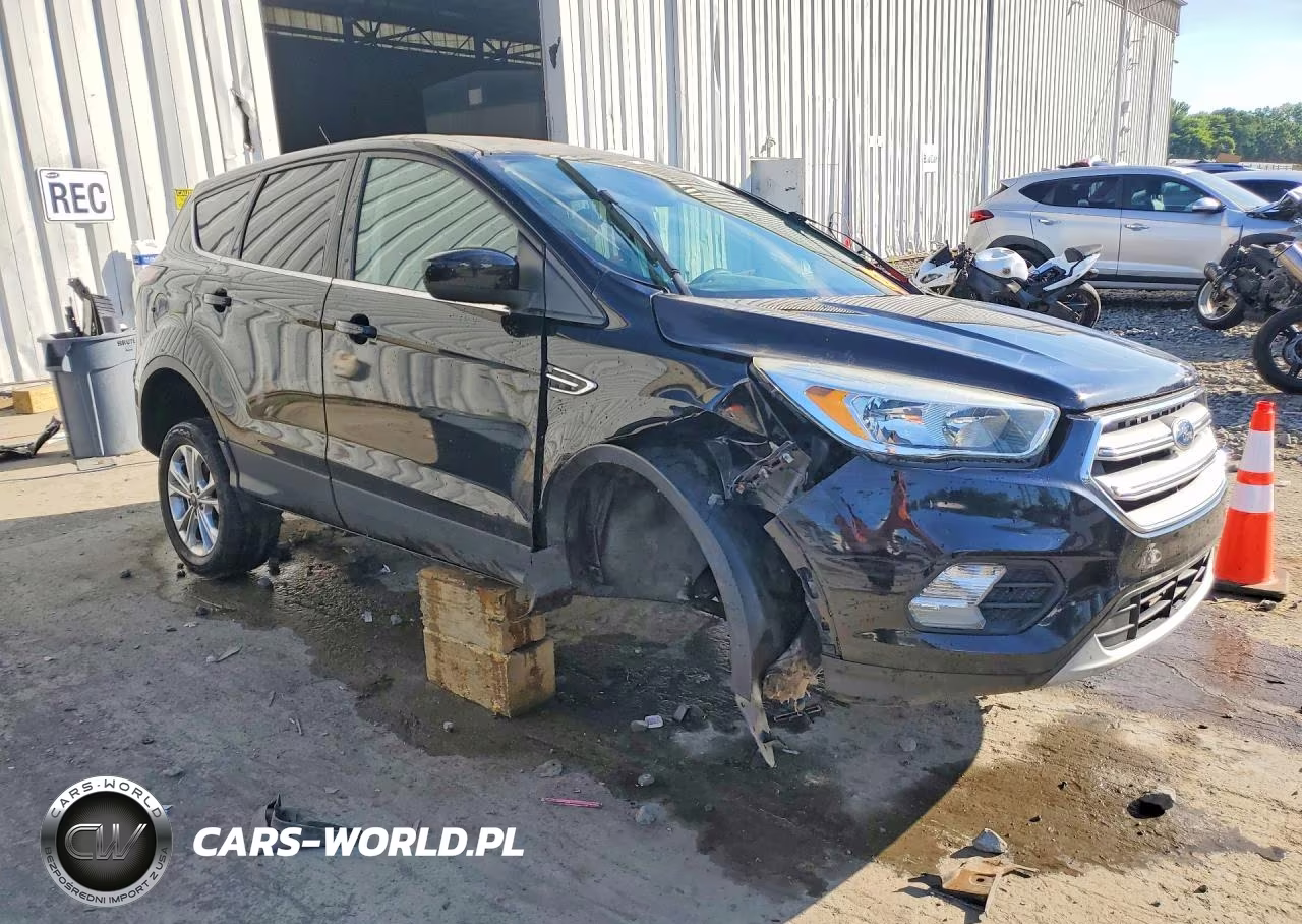 2017 Ford Escape Se VIN:1FMCU9GD9HUB82327 - 4