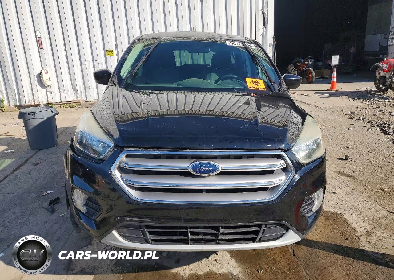 2017 Ford Escape Se VIN:1FMCU9GD9HUB82327 - 5