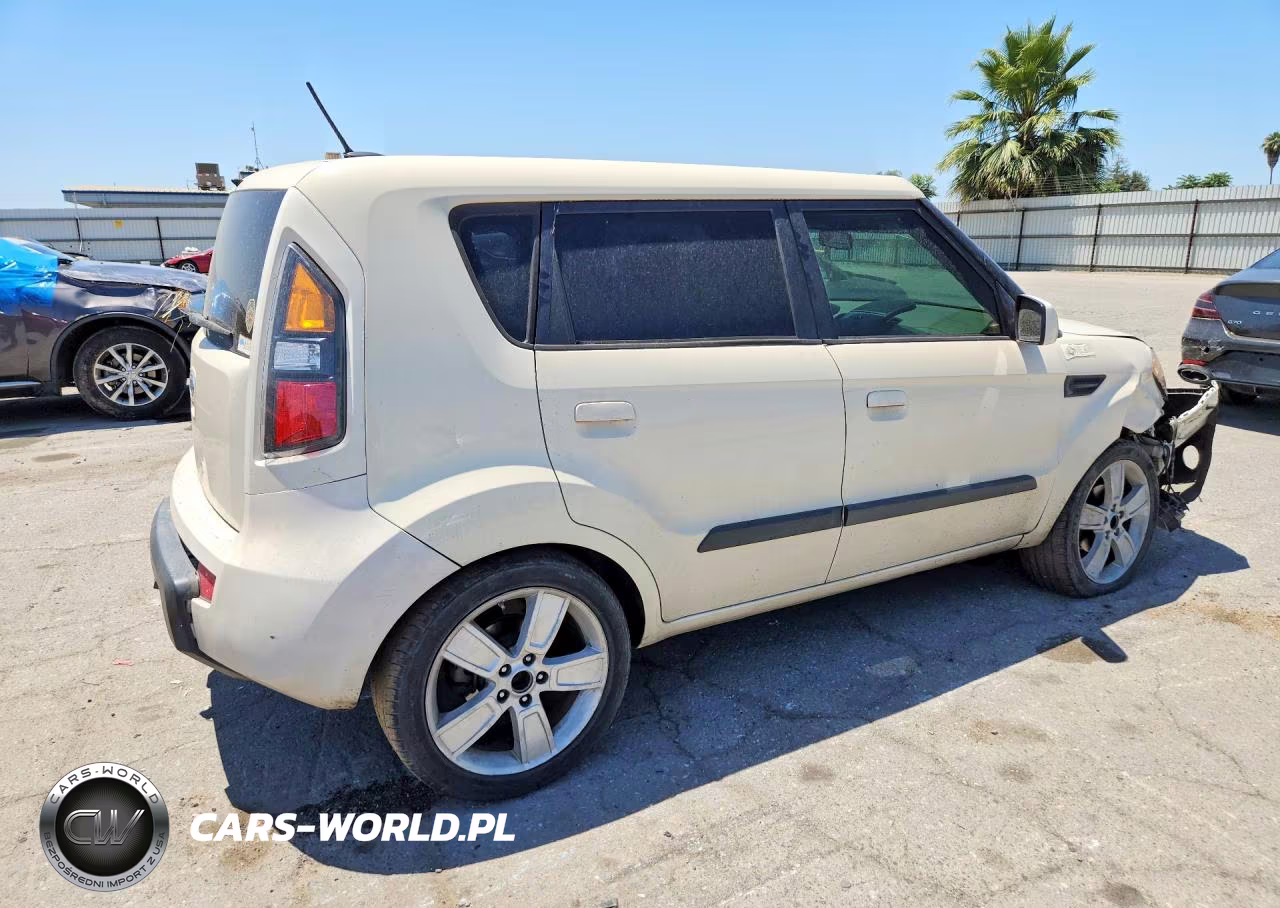 2010 Kia Soul + VIN:KNDJT2A22A7151471 - 3