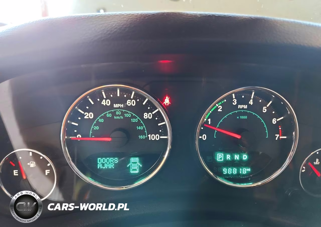 2018 Jeep Wrangler Unlimited Sahara VIN:1C4BJWEG5JL888162 - 9