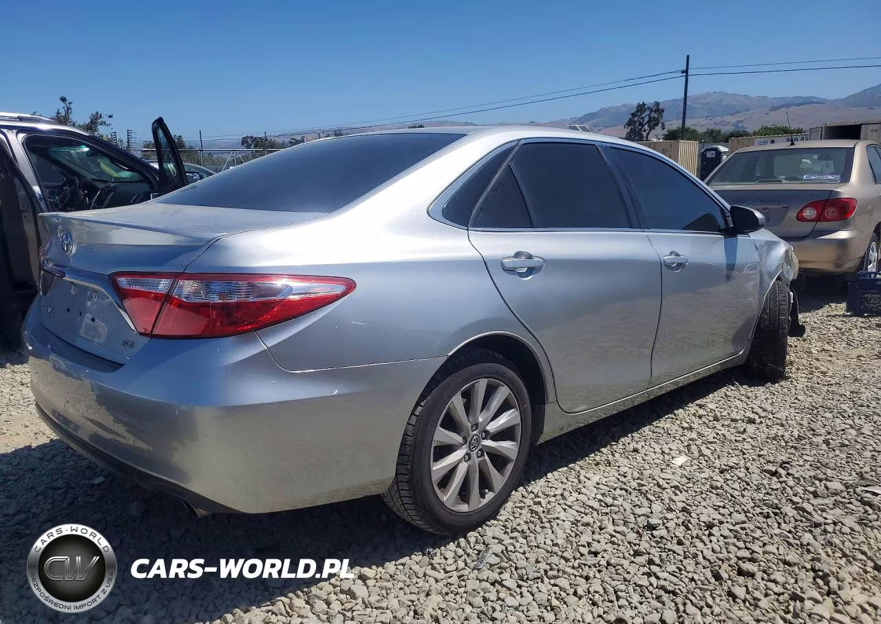 2016 Toyota Camry Se VIN:4T1BF1FK2GU233463 - 3
