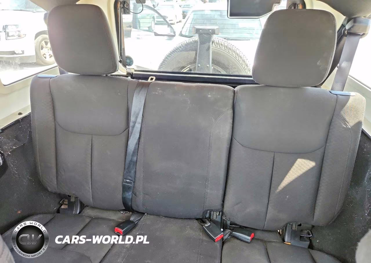 2015 Jeep Wrangler Unlimited Sport VIN:1C4BJWDG4FL702300 - 10