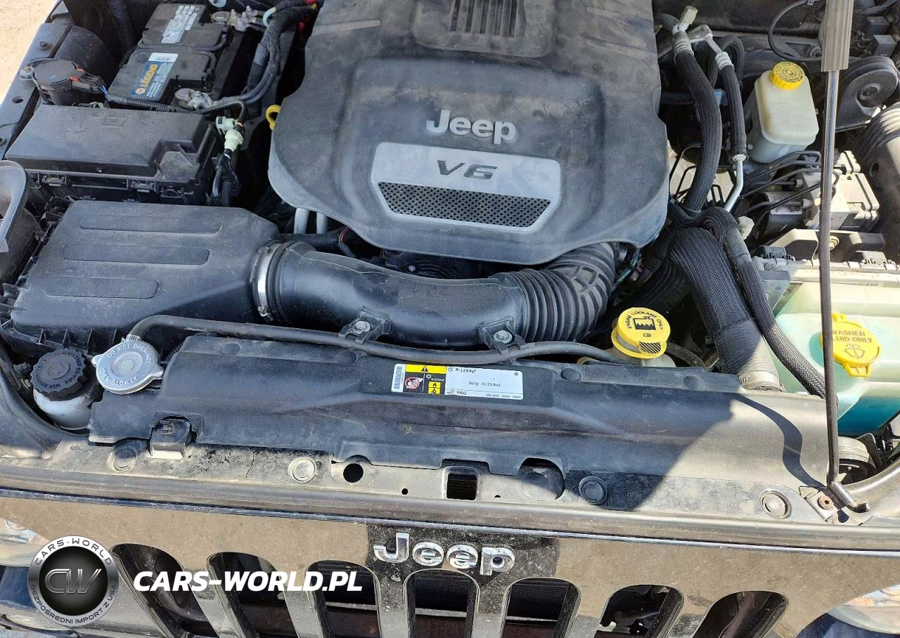 2015 Jeep Wrangler Unlimited Sport VIN:1C4BJWDG4FL702300 - 12