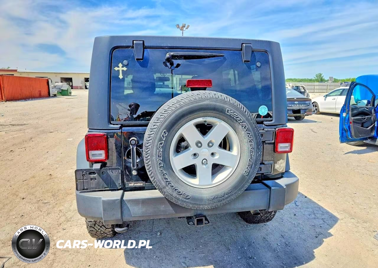 2015 Jeep Wrangler Unlimited Sport VIN:1C4BJWDG4FL702300 - 6