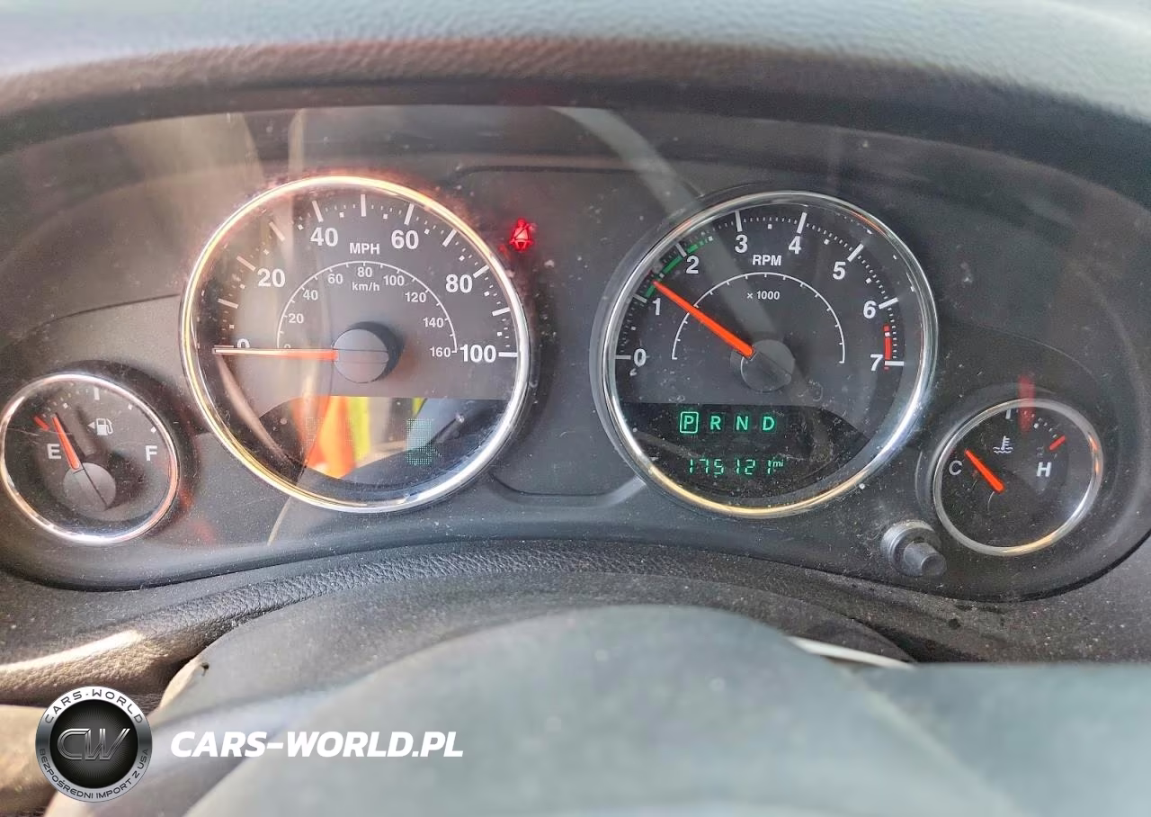2015 Jeep Wrangler Unlimited Sport VIN:1C4BJWDG4FL702300 - 9