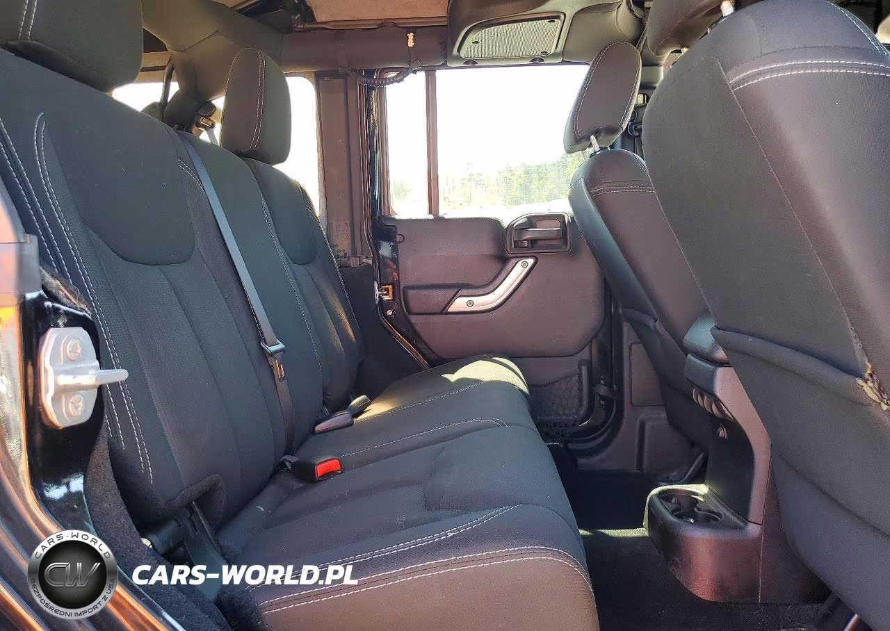 2015 Jeep Wrangler Unlimited Sahara VIN:1C4BJWEG2FL560950 - 11