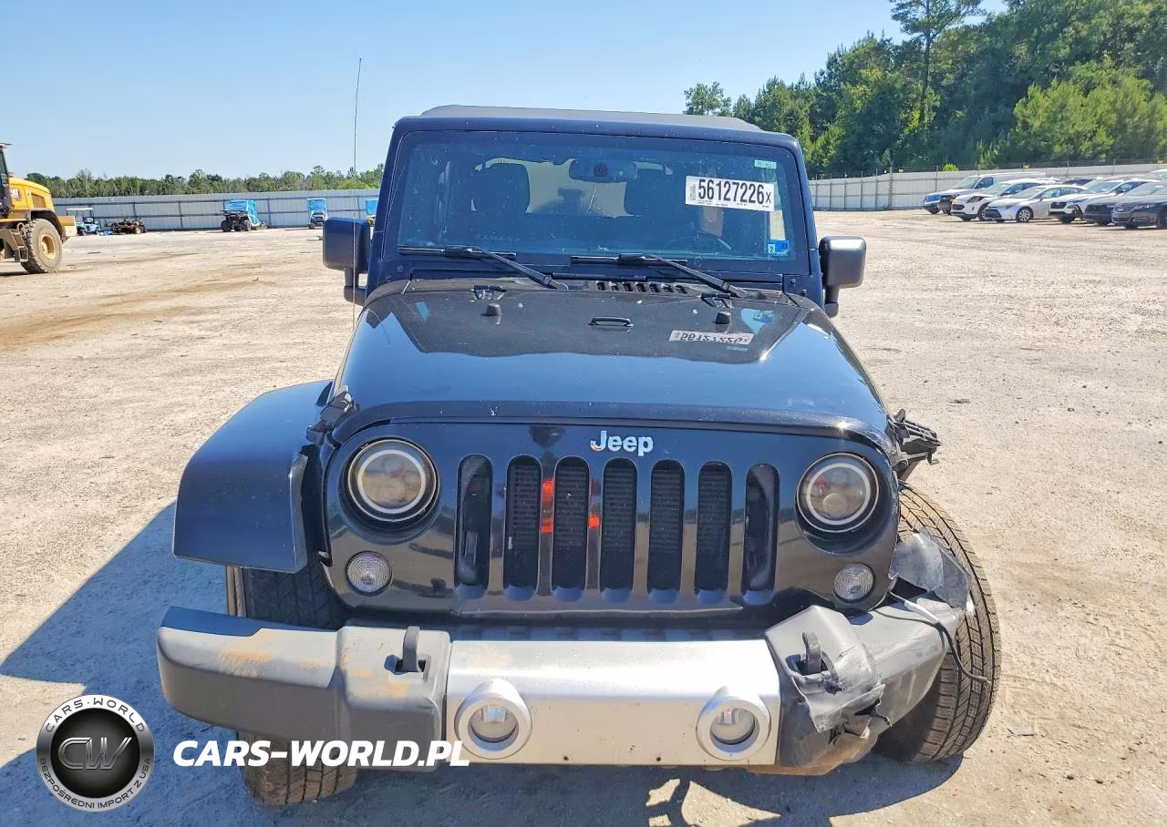 2015 Jeep Wrangler Unlimited Sahara VIN:1C4BJWEG2FL560950 - 5