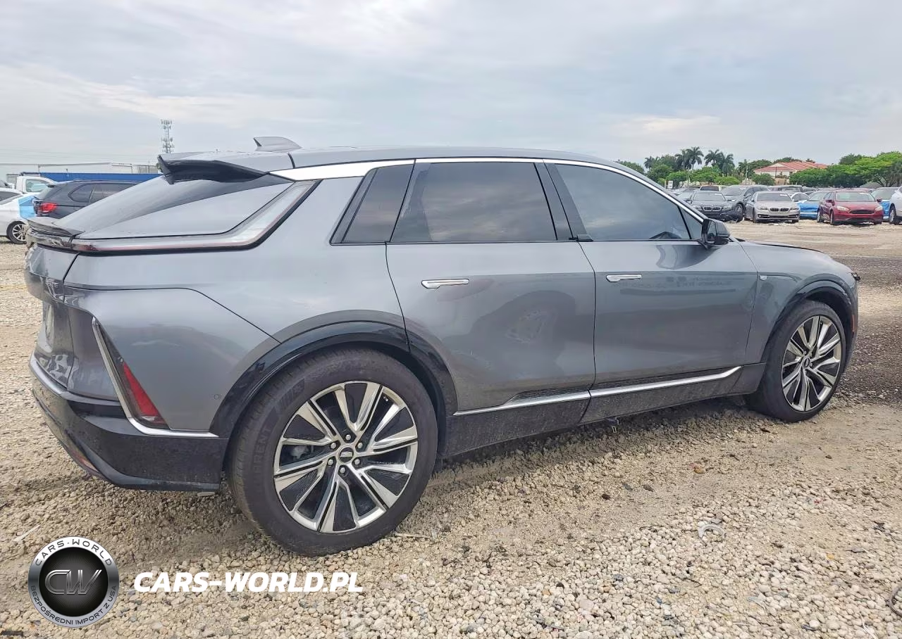 2023 Cadillac Lyriq Luxury VIN:1GYKPMRK1PZ000945 - 3
