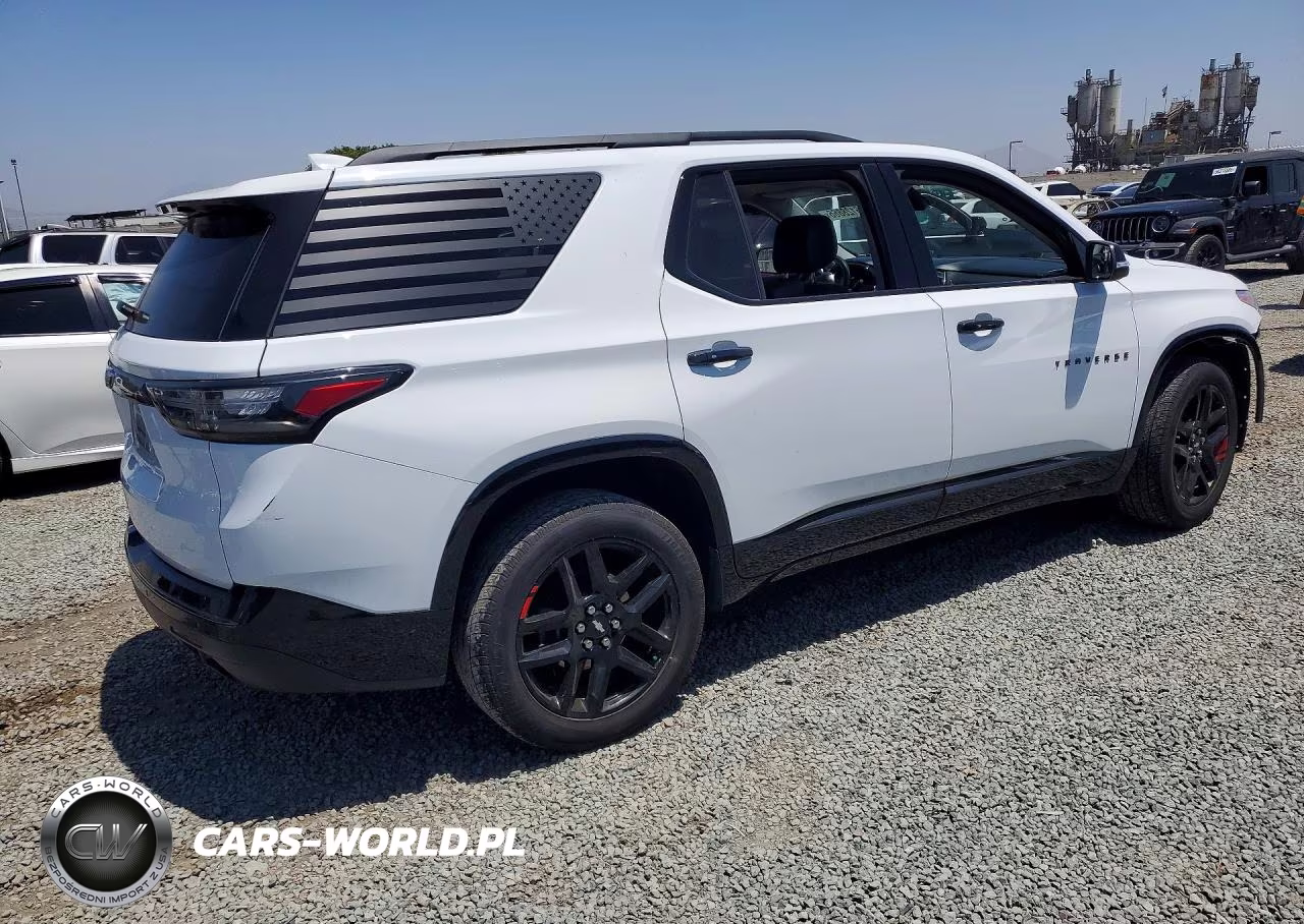 2021 Chevrolet Traverse Premier VIN:1GNERKKWXMJ149337 - 3