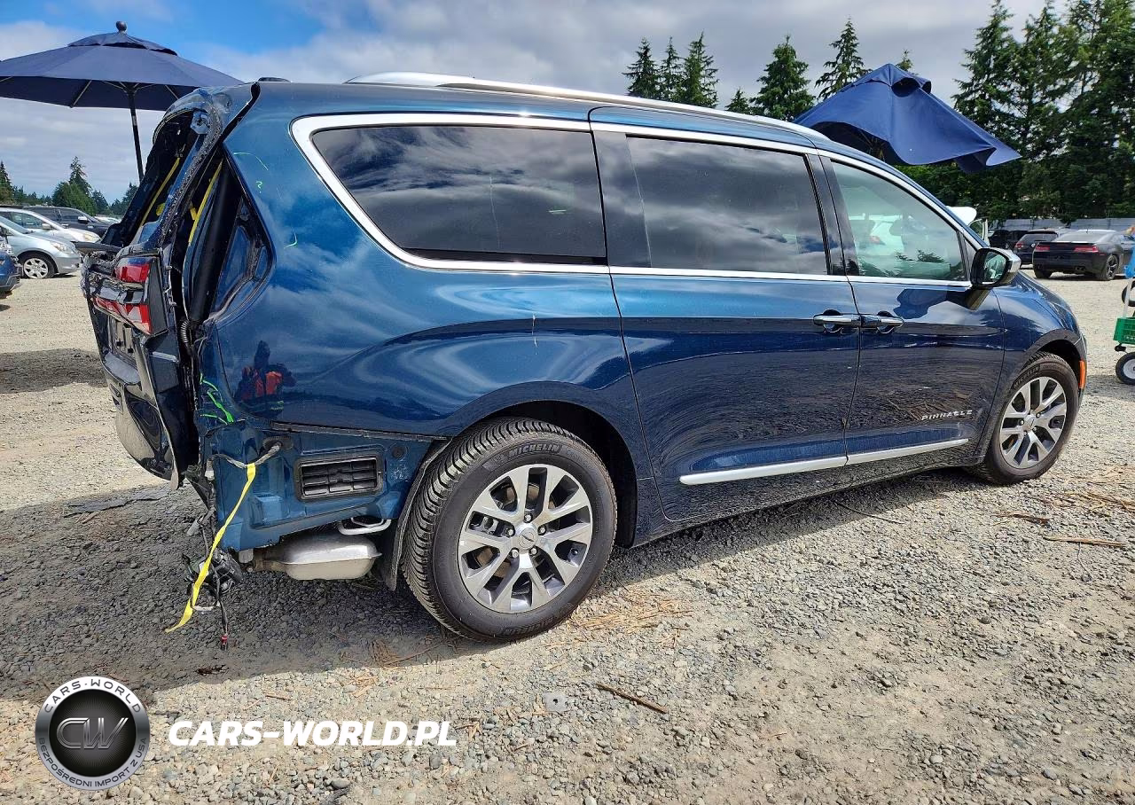 2023 Chrysler Pacifica Hybrid Pinnacle VIN:2C4RC1N72PR565358 - 3