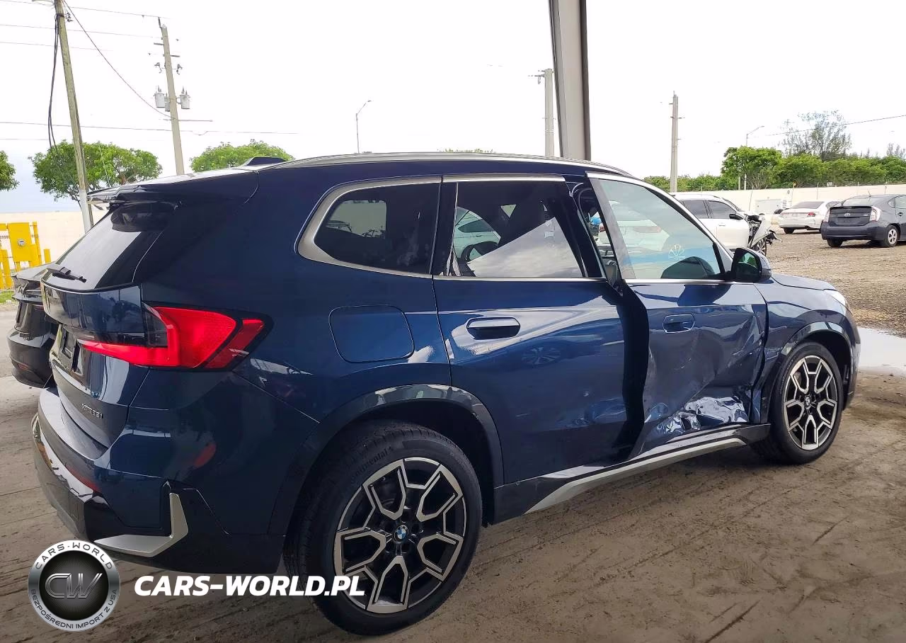 2025 BMW X1 xDrive28I VIN:WBX73EF0XS5250882 - 3