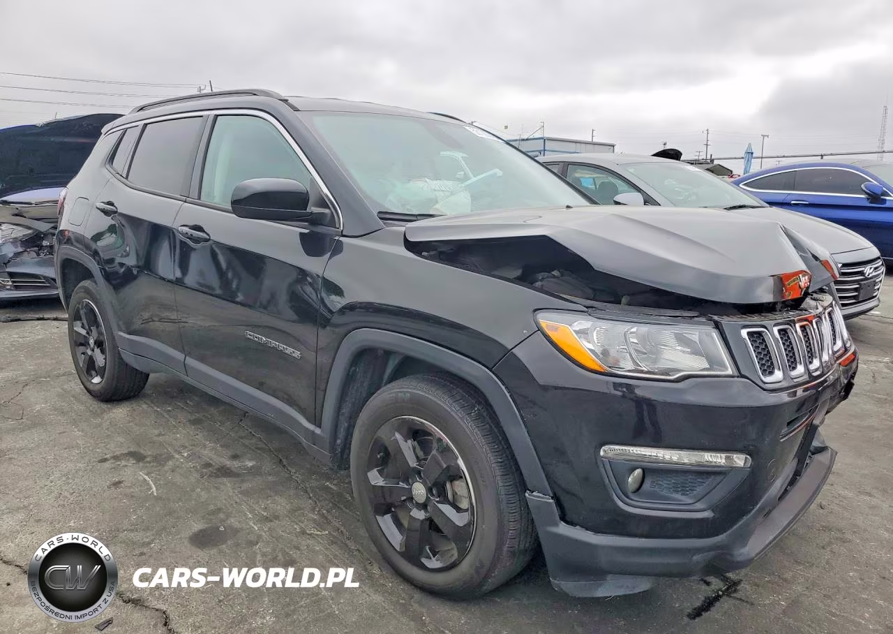 2018 Jeep Compass Latitude VIN:3C4NJCBB2JT408541 - 4