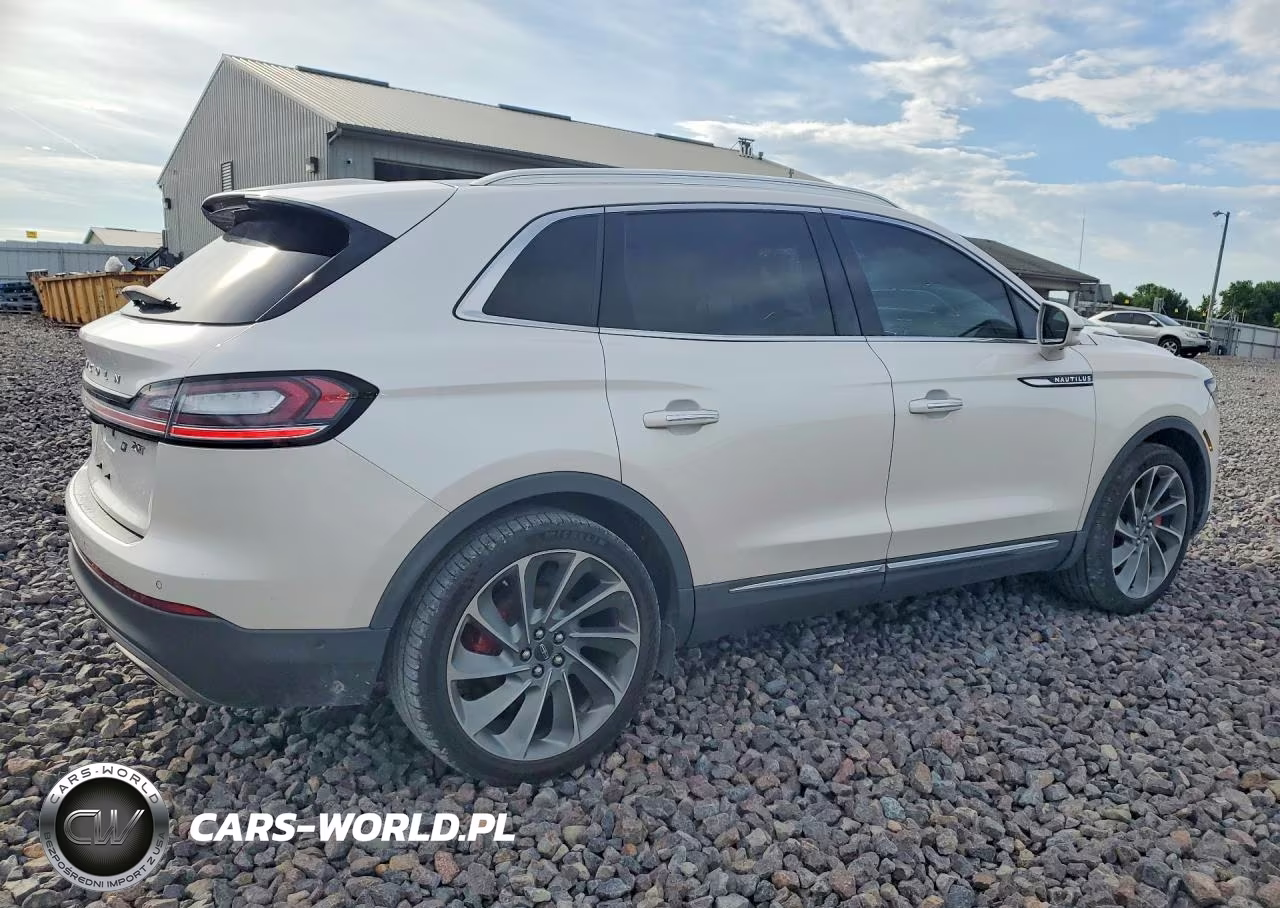 2019 Lincoln Nautilus Reserve VIN:2LMPJ6L9XKBL23241 - 3