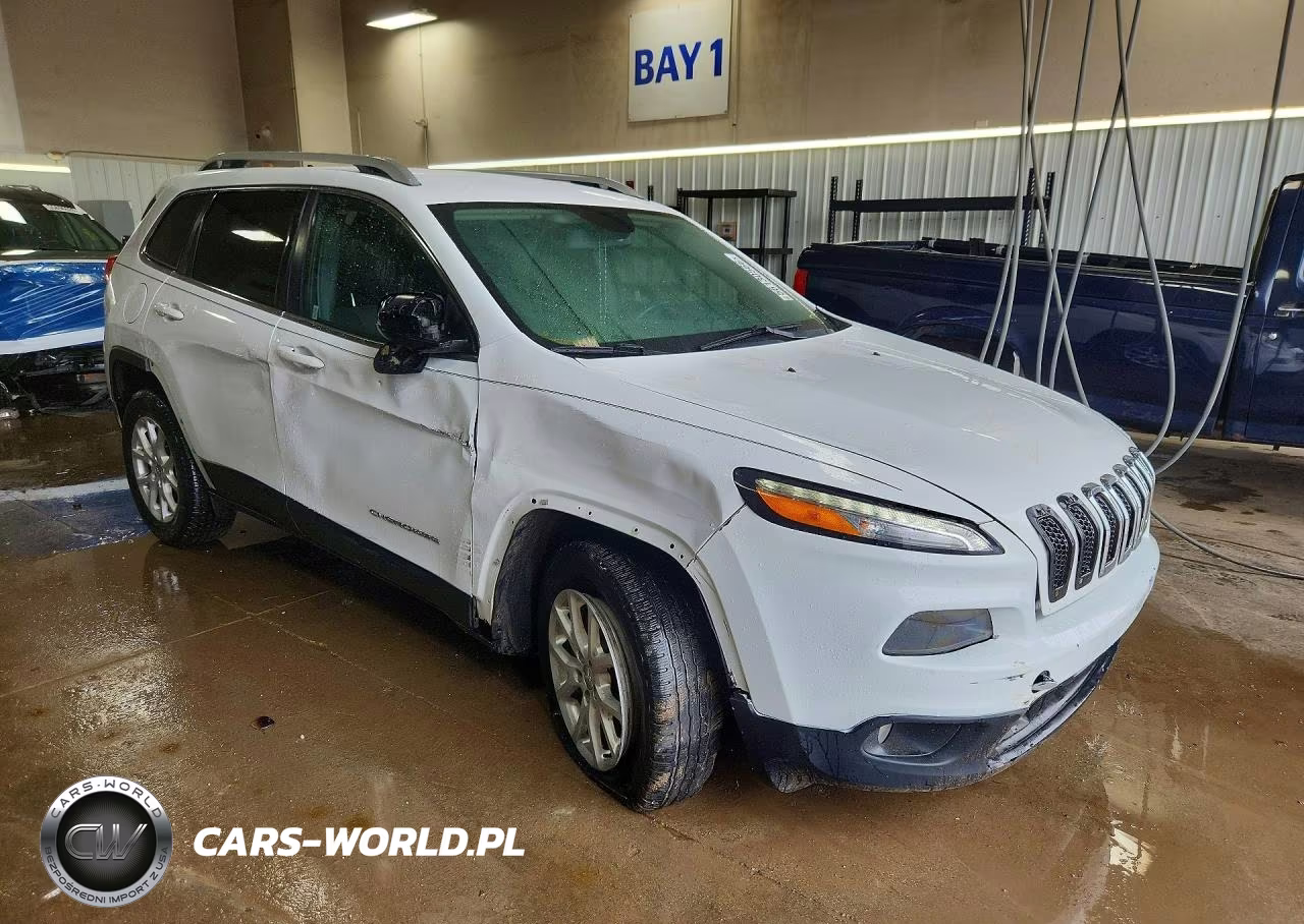 2016 Jeep Cherokee Latitude VIN:1C4PJMCB8GW153037 - 4