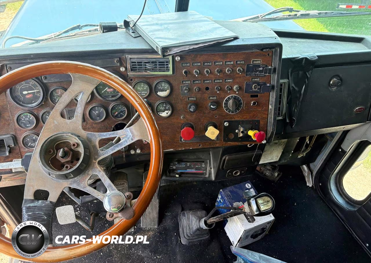 1993 Peterbilt 379 Semi Truck VIN:1XP5DB9X9PD322479 - 9