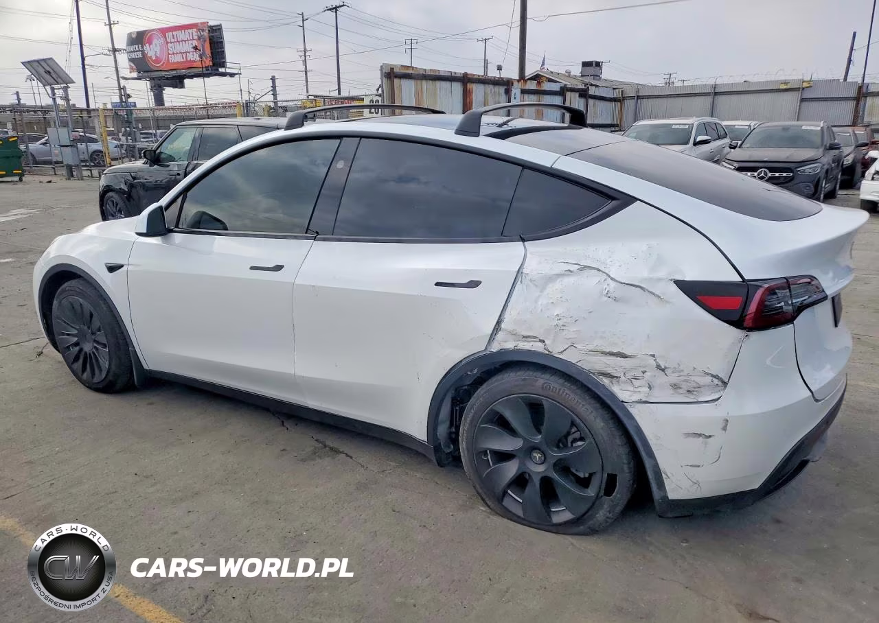 2023 Tesla Model Y VIN:7SAYGAEE1PF881184 - 2