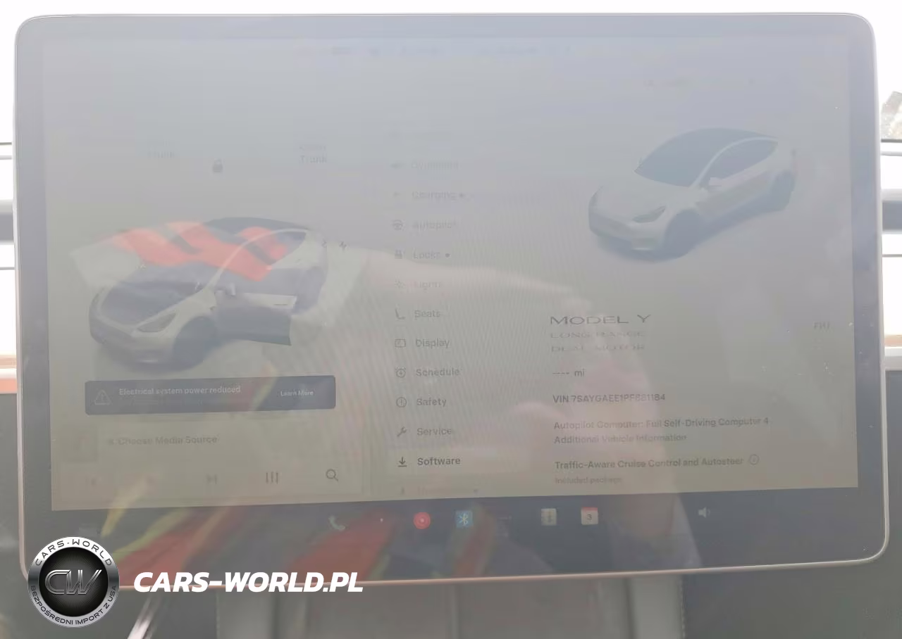 2023 Tesla Model Y VIN:7SAYGAEE1PF881184 - 9