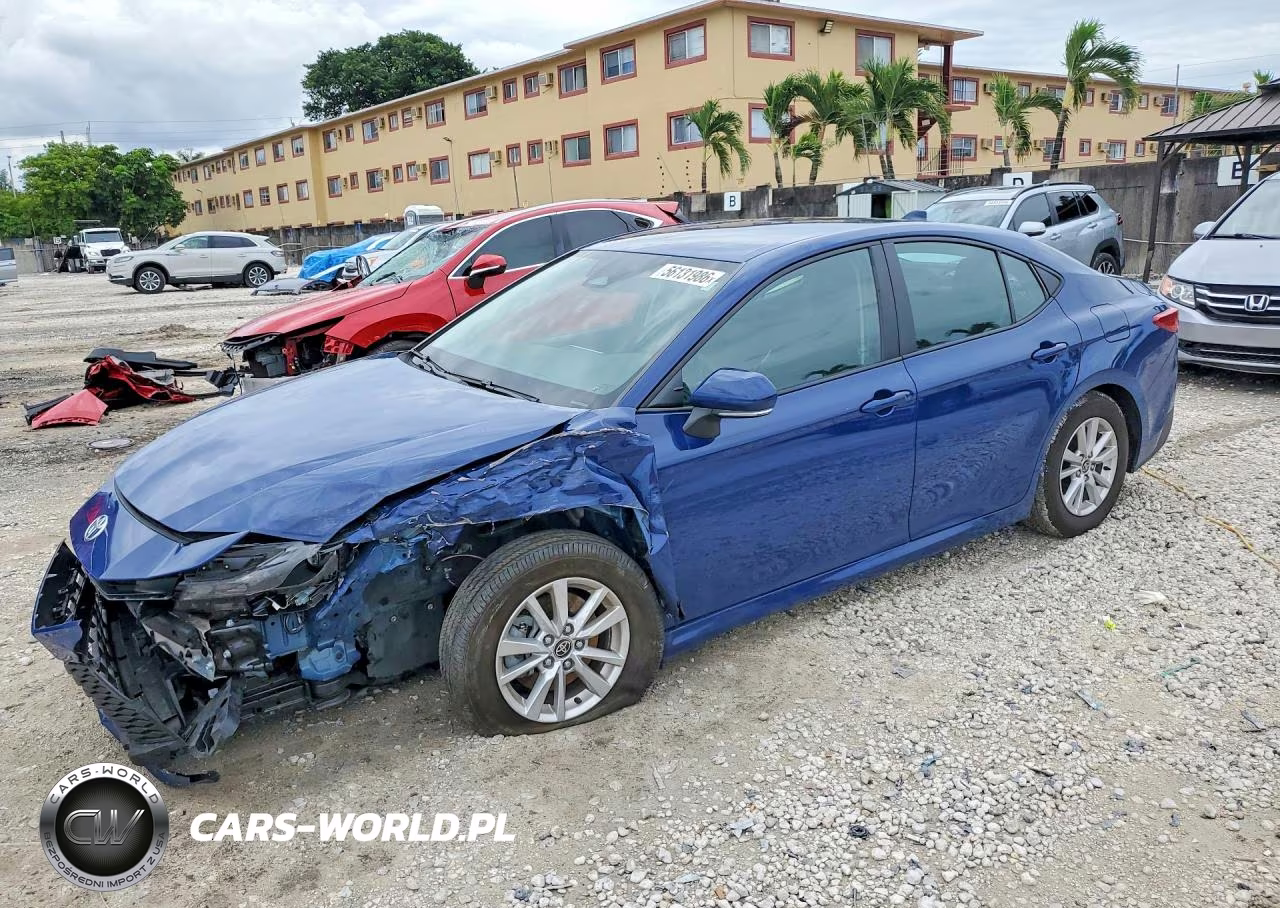2025 Toyota Camry Le – zdjęcie 1 z 13