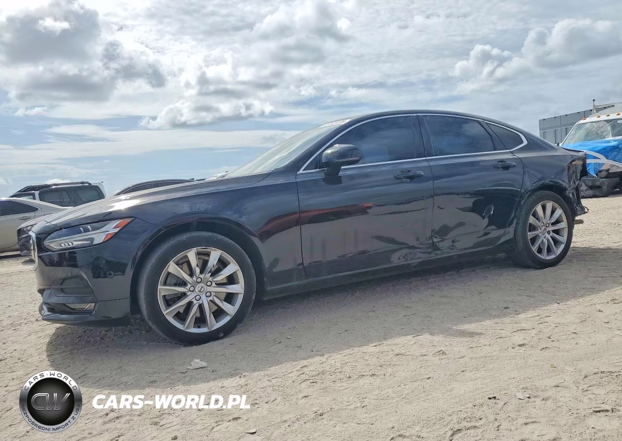 2017 Volvo S90 T6 Momentum