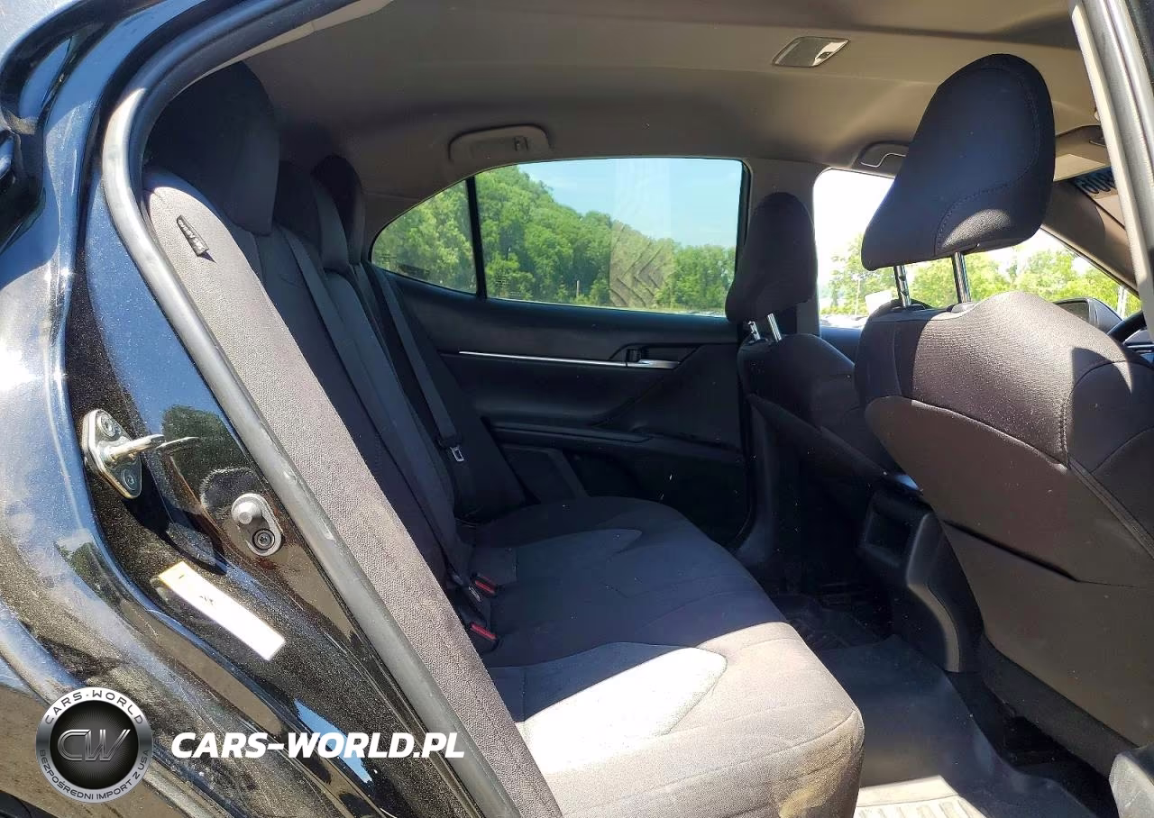 2018 Toyota Camry Le VIN:4T1B11HK0JU669490 - 10