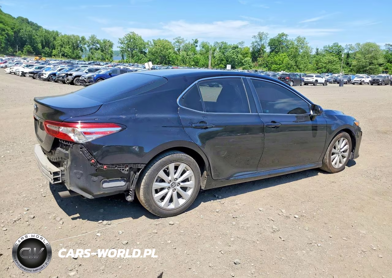 2018 Toyota Camry Le VIN:4T1B11HK0JU669490 - 3