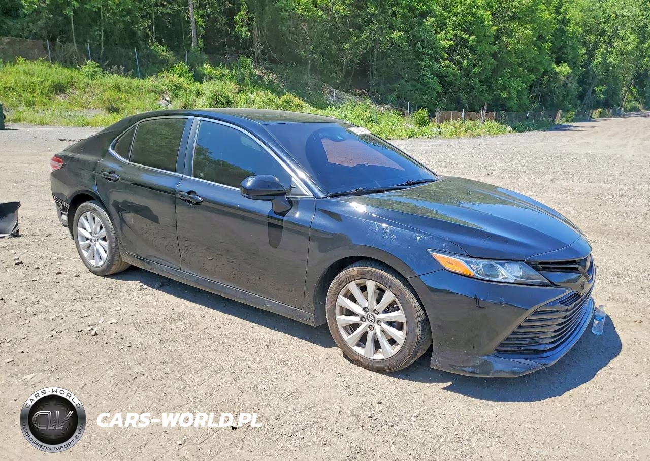 2018 Toyota Camry Le VIN:4T1B11HK0JU669490 - 4