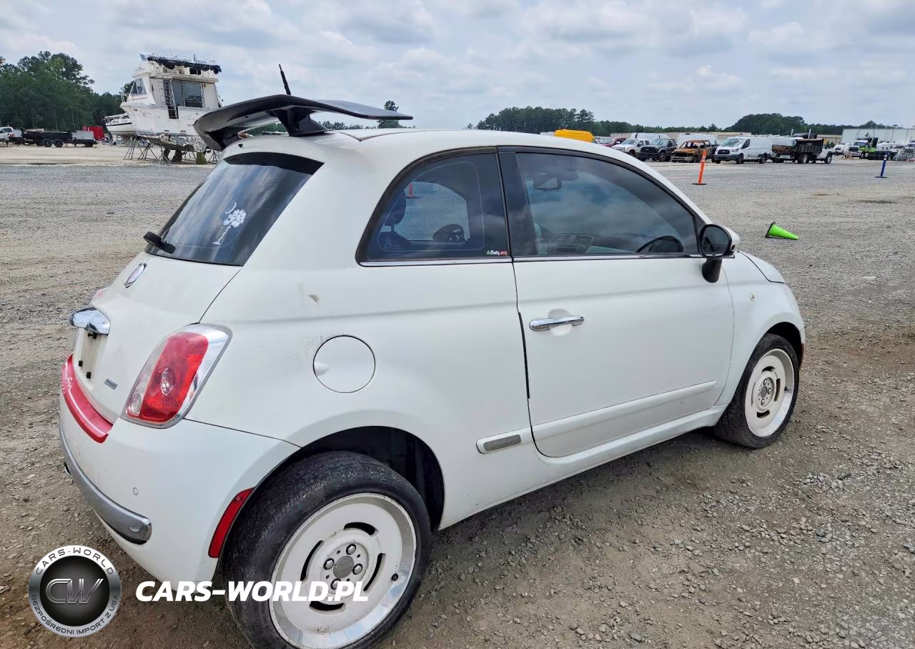 2015 Fiat 500 Lounge VIN:3C3CFFCRXFT570810 - 3
