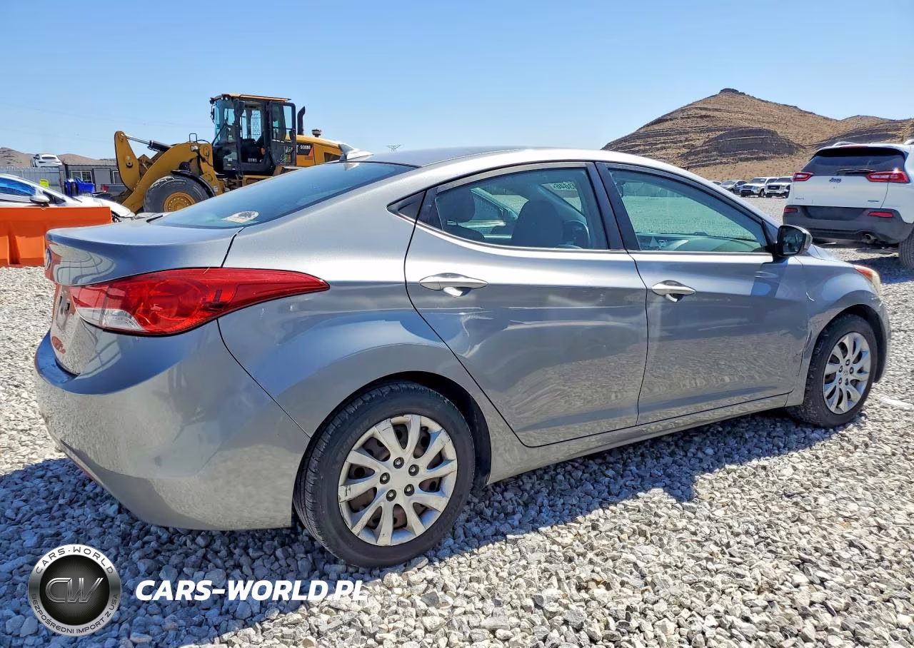 2013 Hyundai Elantra Gls VIN:KMHDH4AE7DU556070 - 3