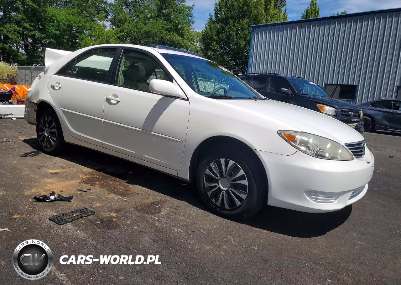2005 Toyota Camry Le VIN:JTDBE30K053021207 - 4