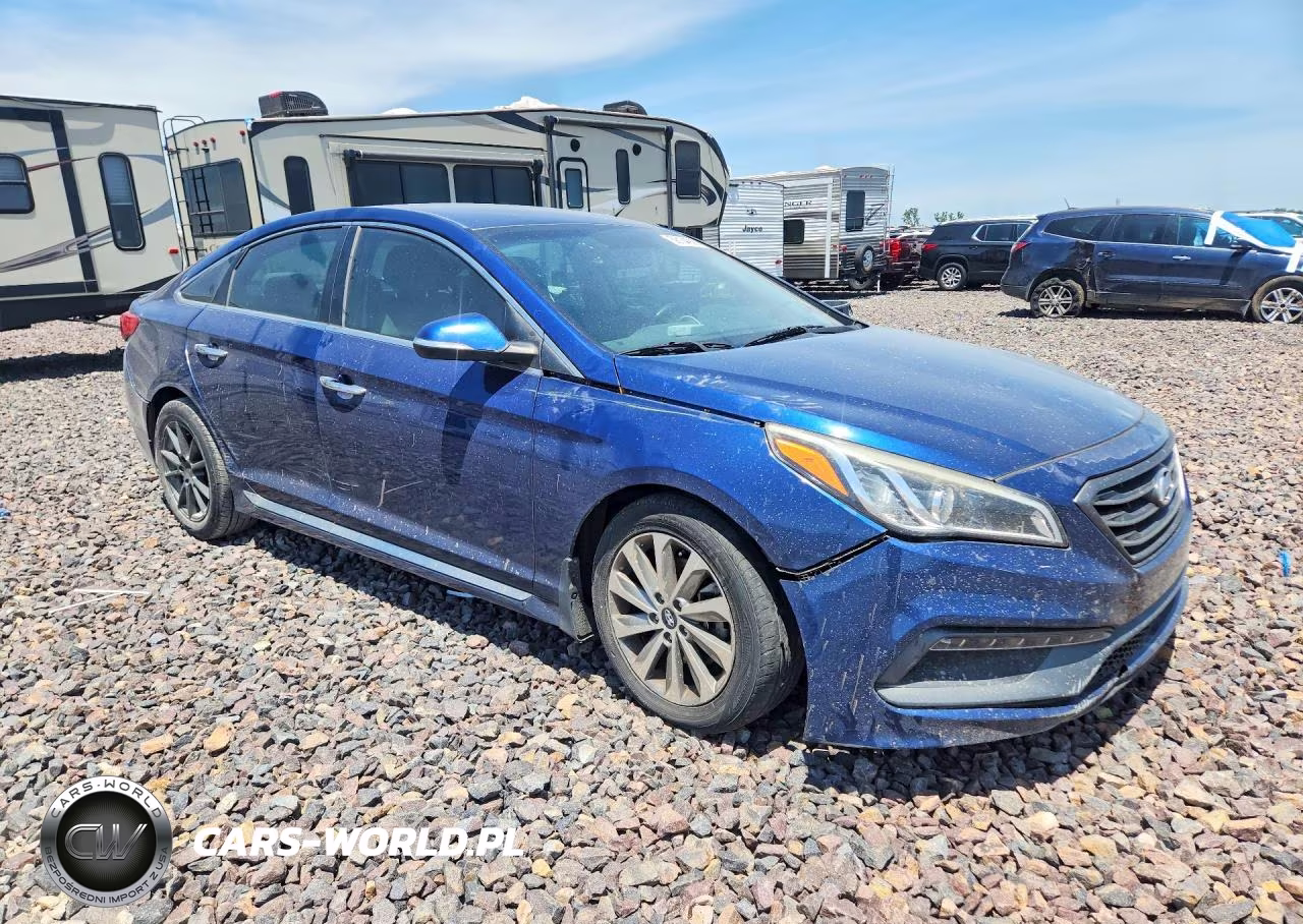 2015 Hyundai Sonata Sport VIN:5NPE34AF4FH200723 - 4