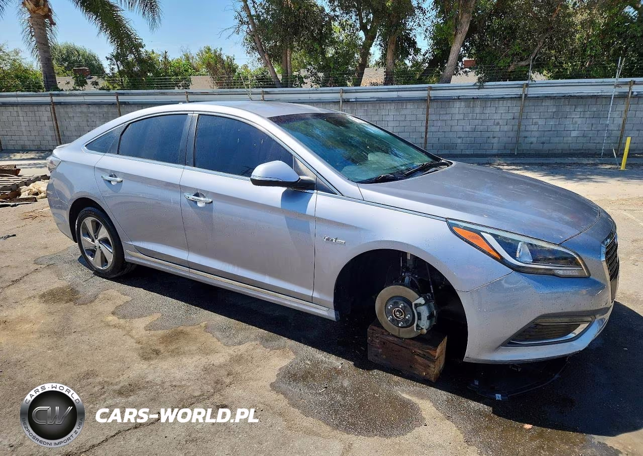 2017 Hyundai Sonata Plug-In Hybrid Limited VIN:KMHE54L2XHA044522 - 4