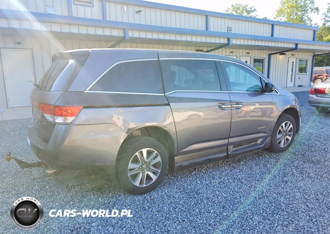 2015 Honda Odyssey Touring VIN:5FNRL5H93FB071444 - 3