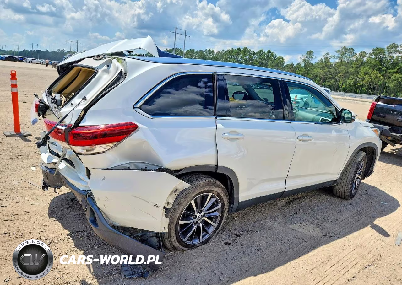 2019 Toyota Highlander Xle VIN:5TDKZRFH7KS568164 - 3