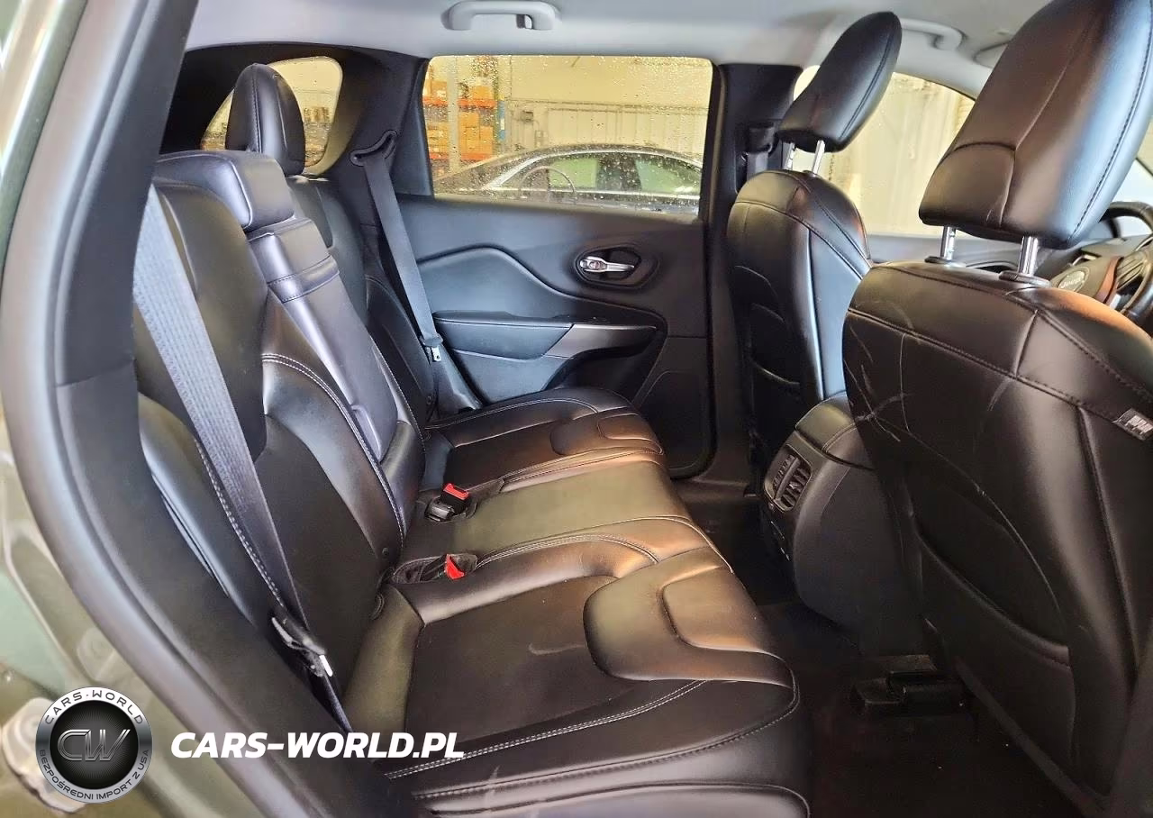 2019 Jeep Cherokee Latitude Plus VIN:1C4PJMLB8KD305029 - 11