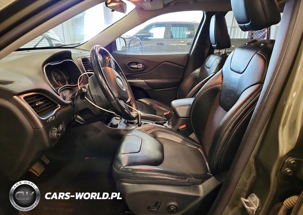 2019 Jeep Cherokee Latitude Plus VIN:1C4PJMLB8KD305029 - 7