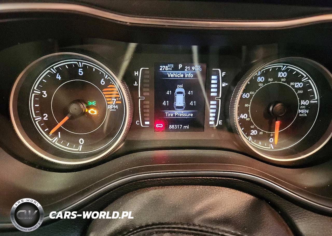 2019 Jeep Cherokee Latitude Plus VIN:1C4PJMLB8KD305029 - 9