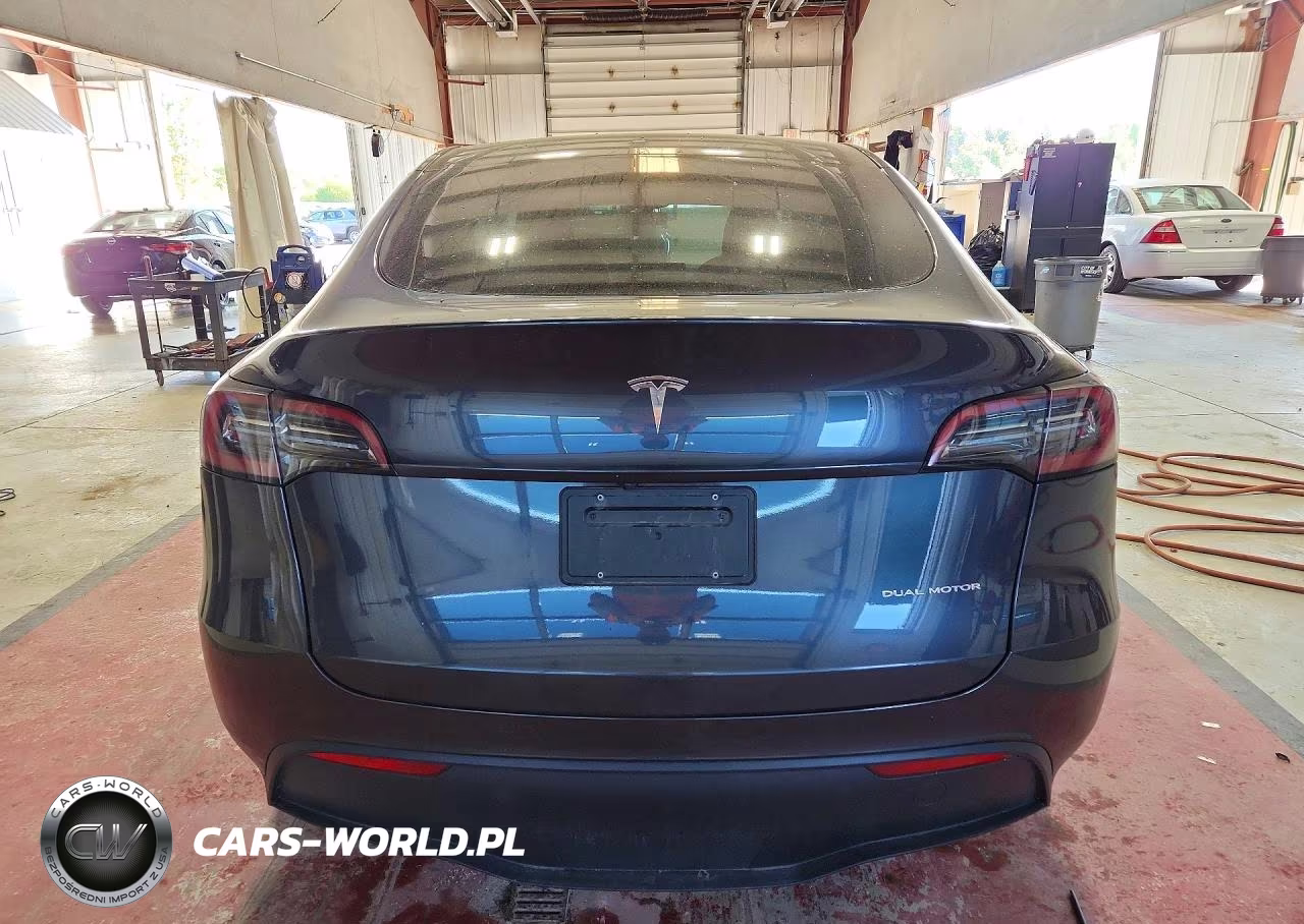 2024 Tesla Model Y VIN:7SAYGDEE9RA238745 - 6