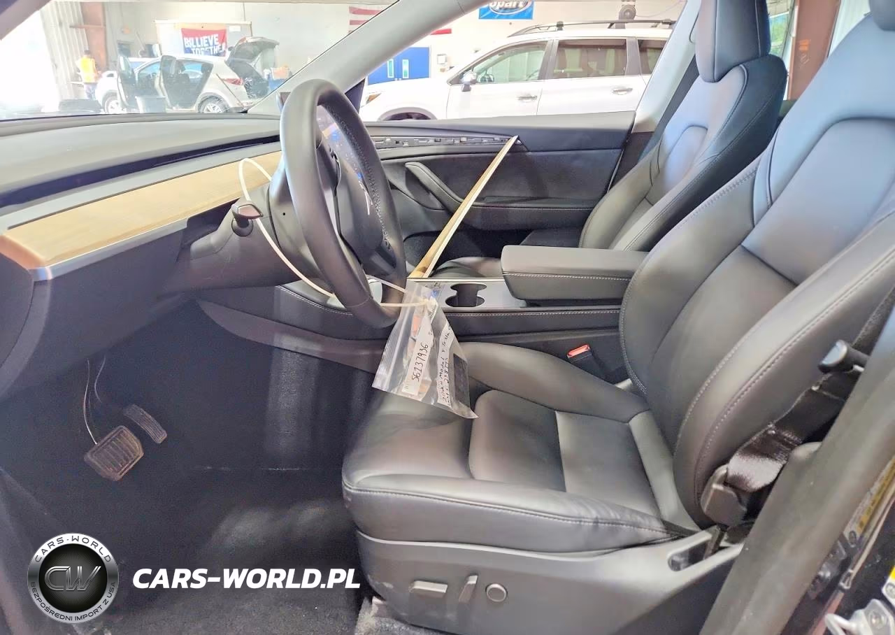 2024 Tesla Model Y VIN:7SAYGDEE9RA238745 - 7