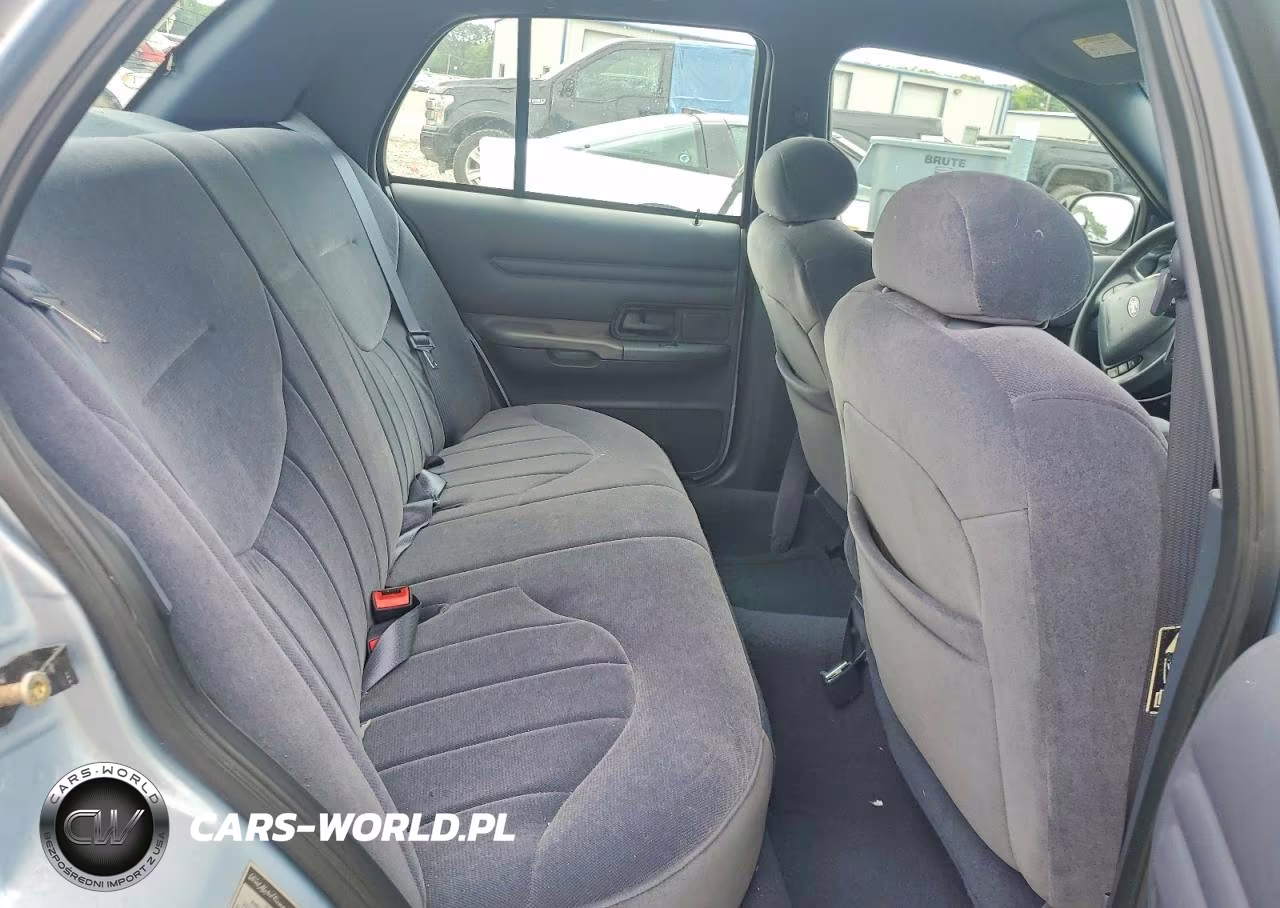 2001 Ford Crown Victoria VIN:2FAFP73W01X178126 - 10