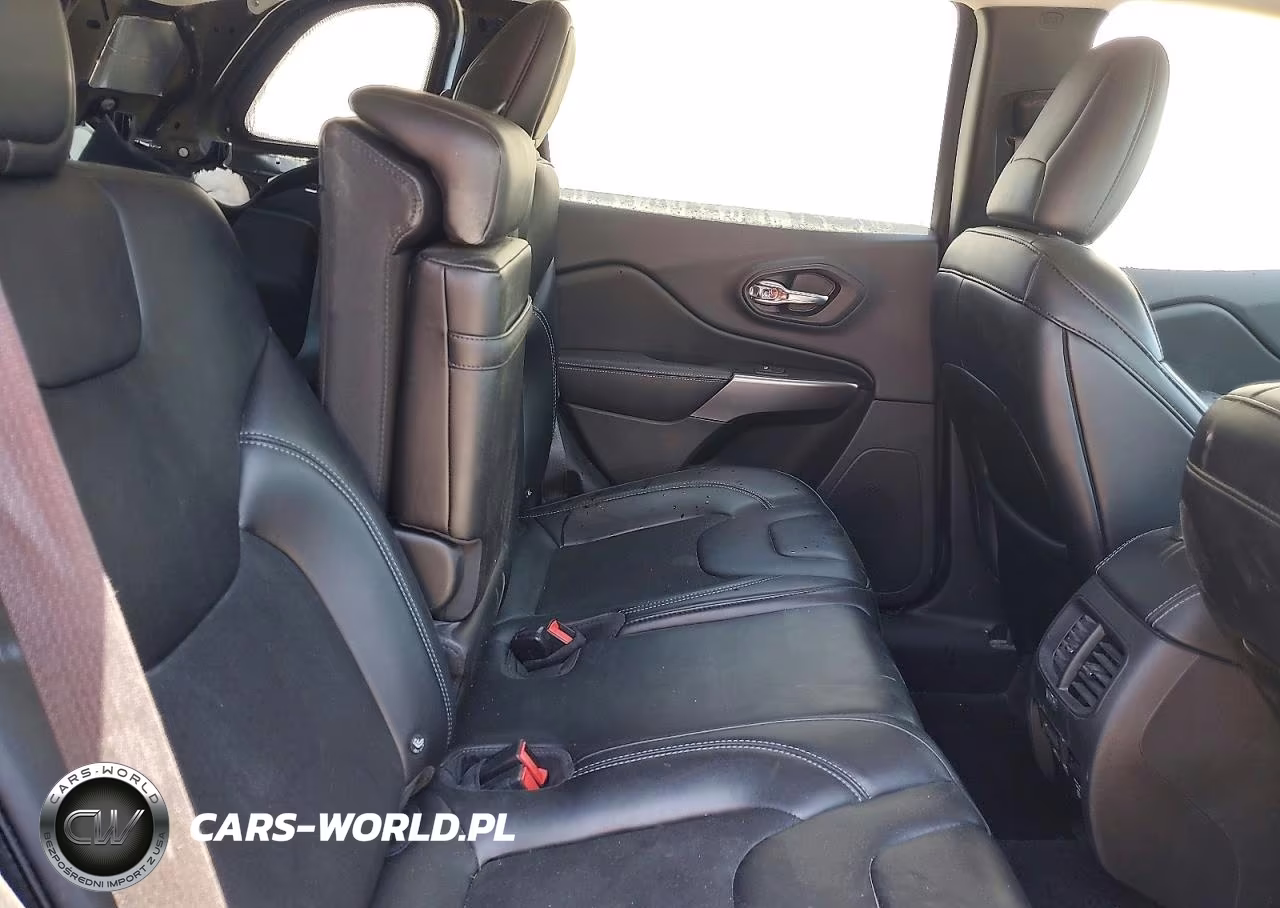 2019 Jeep Cherokee Latitude Plus VIN:1C4PJLLB2KD173587 - 11