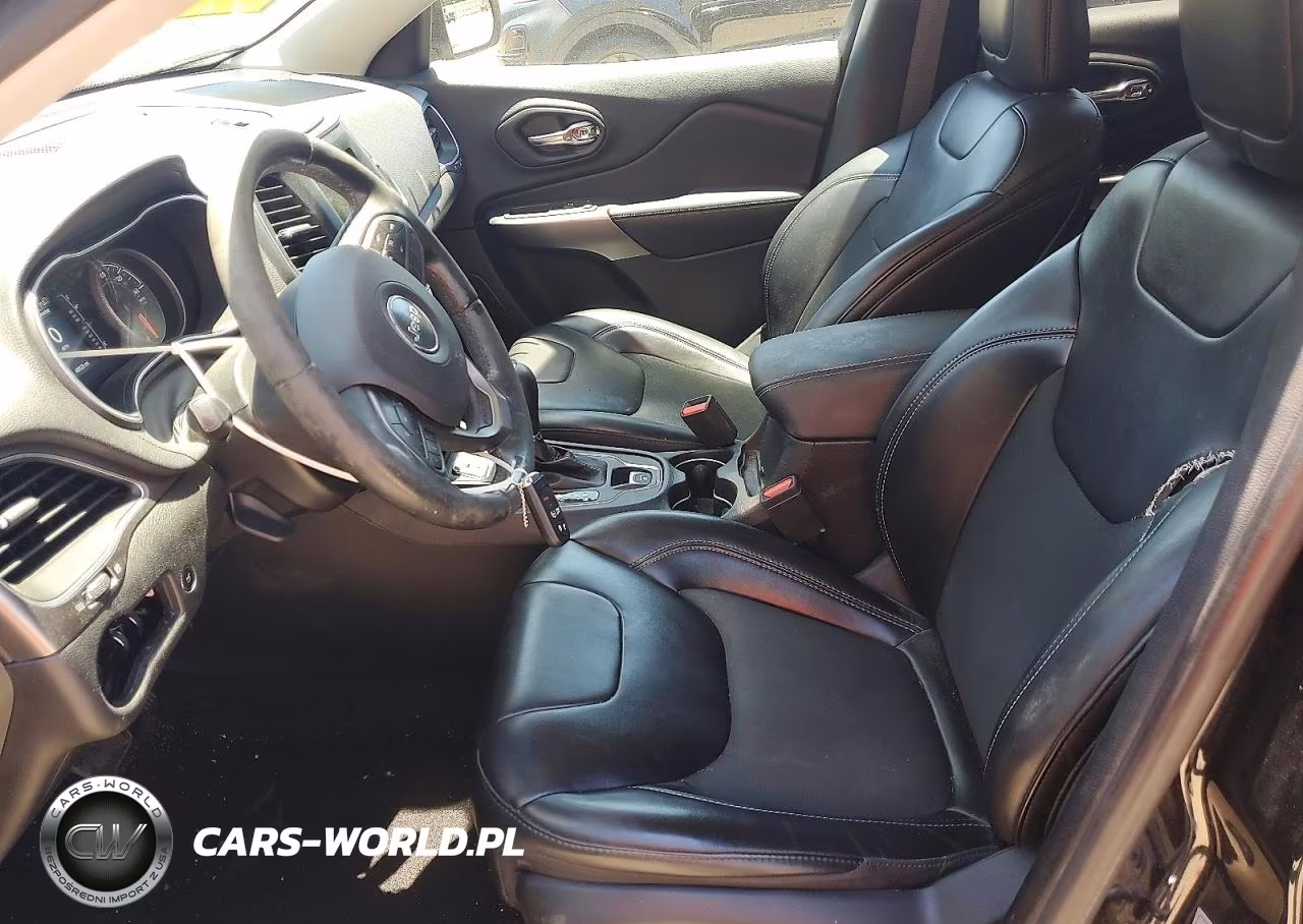 2019 Jeep Cherokee Latitude Plus VIN:1C4PJLLB2KD173587 - 7