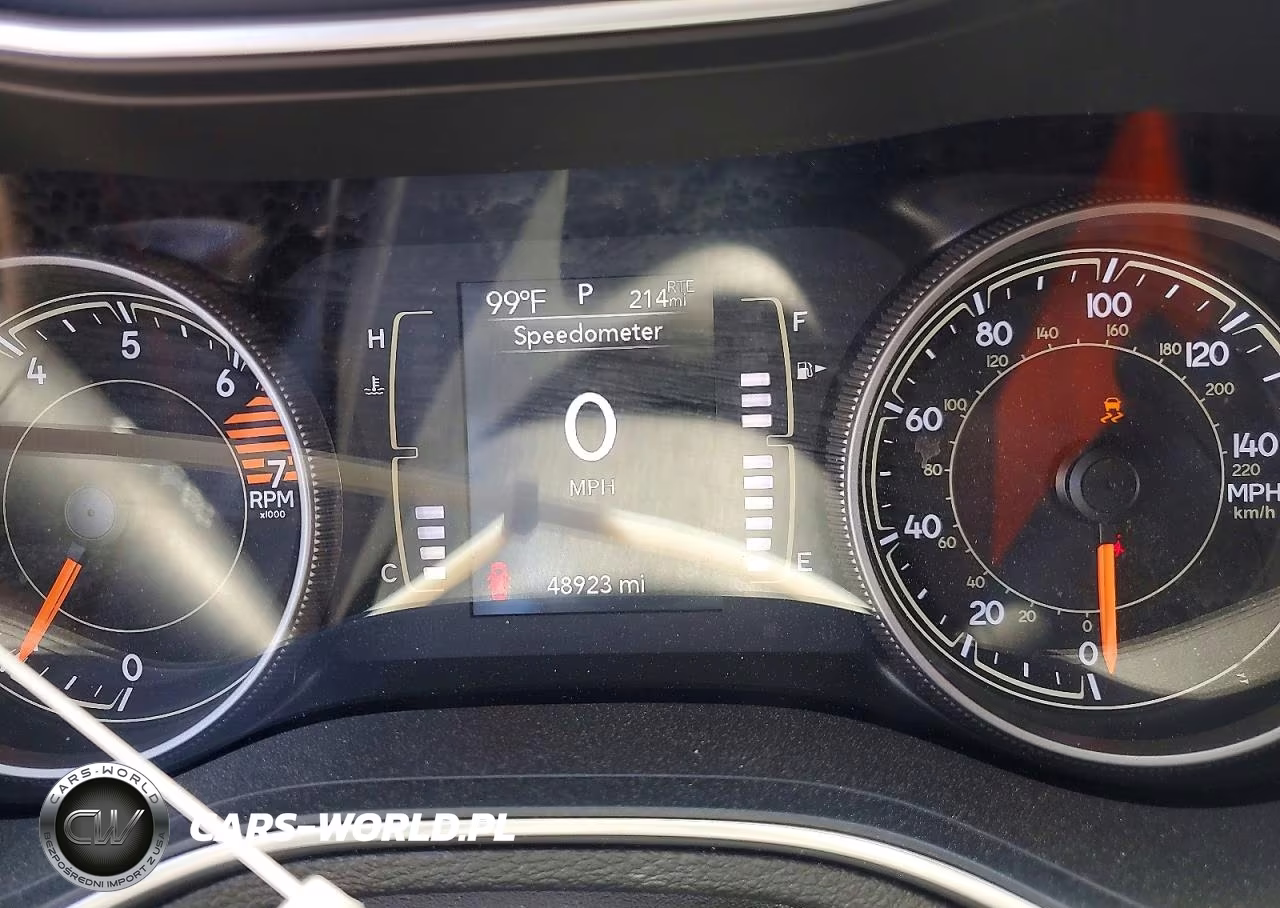 2019 Jeep Cherokee Latitude Plus VIN:1C4PJLLB2KD173587 - 9